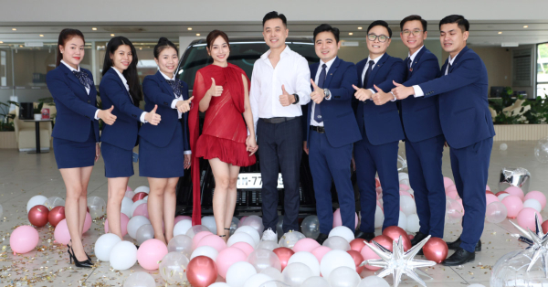 GAC LONG AN bàn giao xe GAC M8 GX cho gia đình Nhạc sĩ Dương Khắc Linh và Ca sĩ Sara Lưu